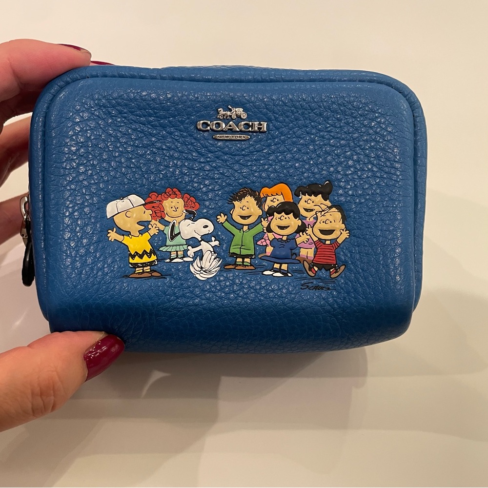Coach X Peanuts Mini Boxy Cosmetic Case With Snoopy And Friends  6447